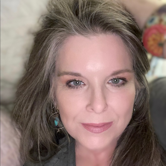 Meet your Posher, Pam - Picture 2 of 16